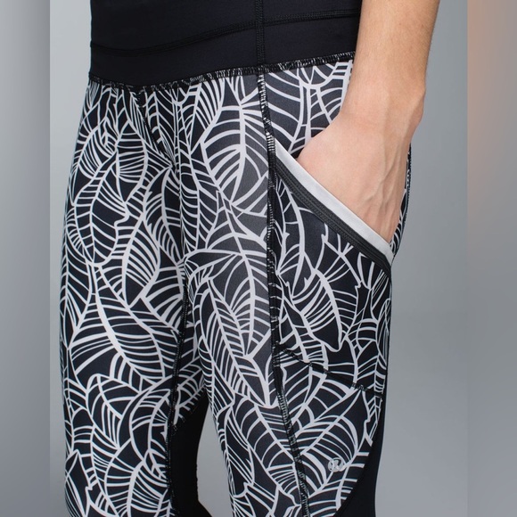 Lululemon Run A Marathon Crop Leggings Size 4 Pretty Palm Black Angel Wing.  18 - Picture 1 of 8